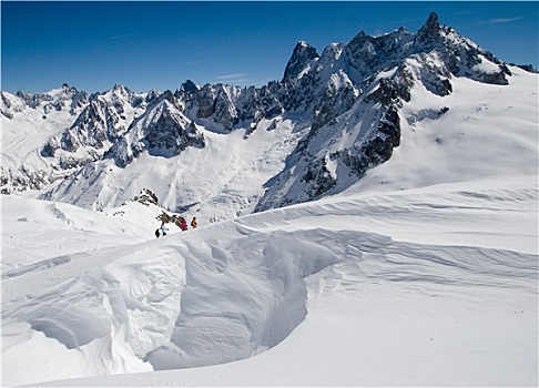 夏蒙尼客场逆转,赢得法国联赛宝贵三分 夏蒙尼客场逆转,赢得法国联赛宝贵三分