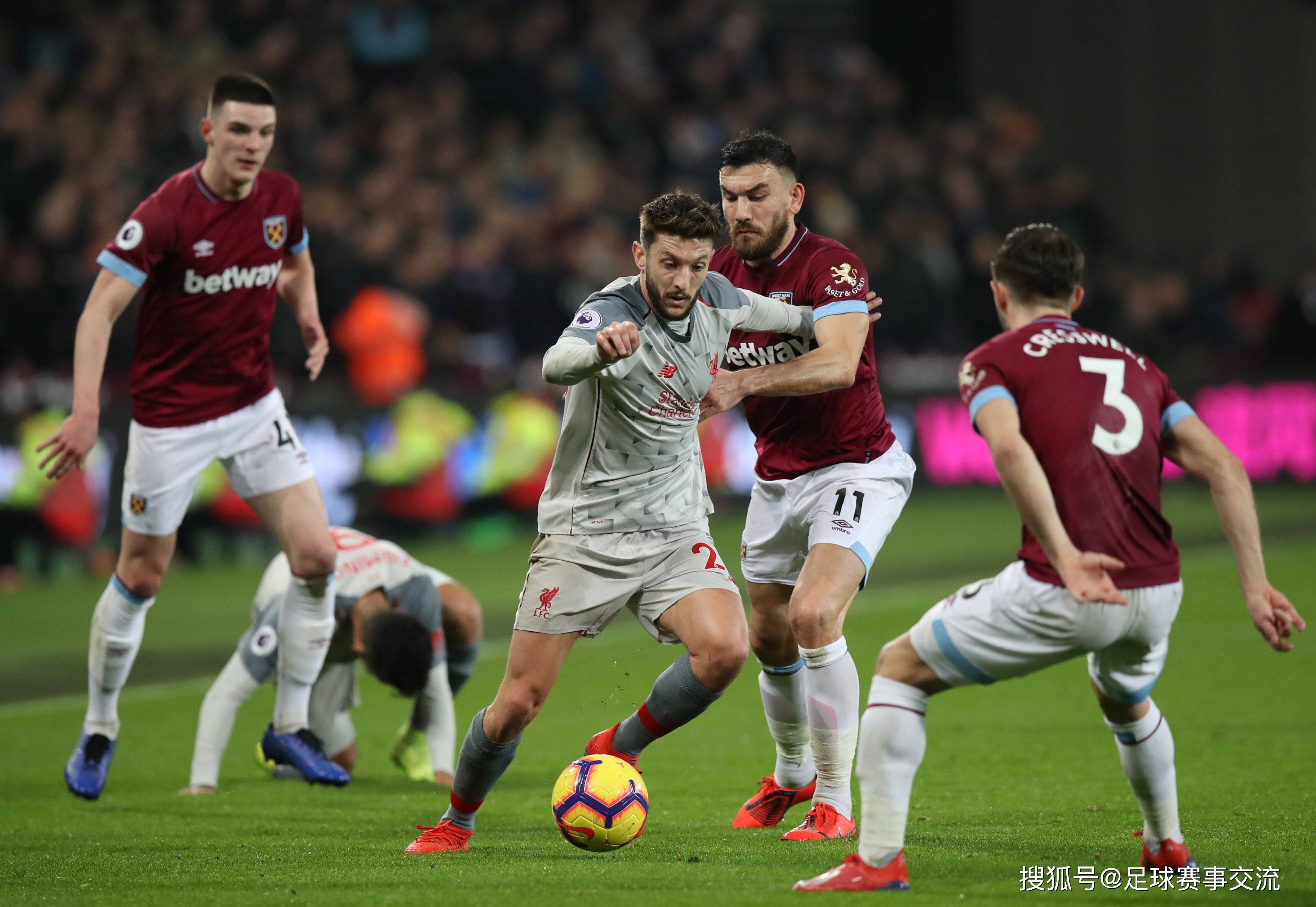 足球赛事激烈角逐,球队实力对决 足球赛事激烈角逐,球队实力对决