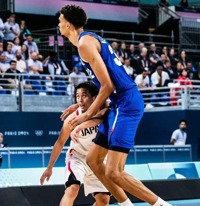 球员们在比赛中的表现令人钦佩 球员们在比赛中的表现令人钦佩