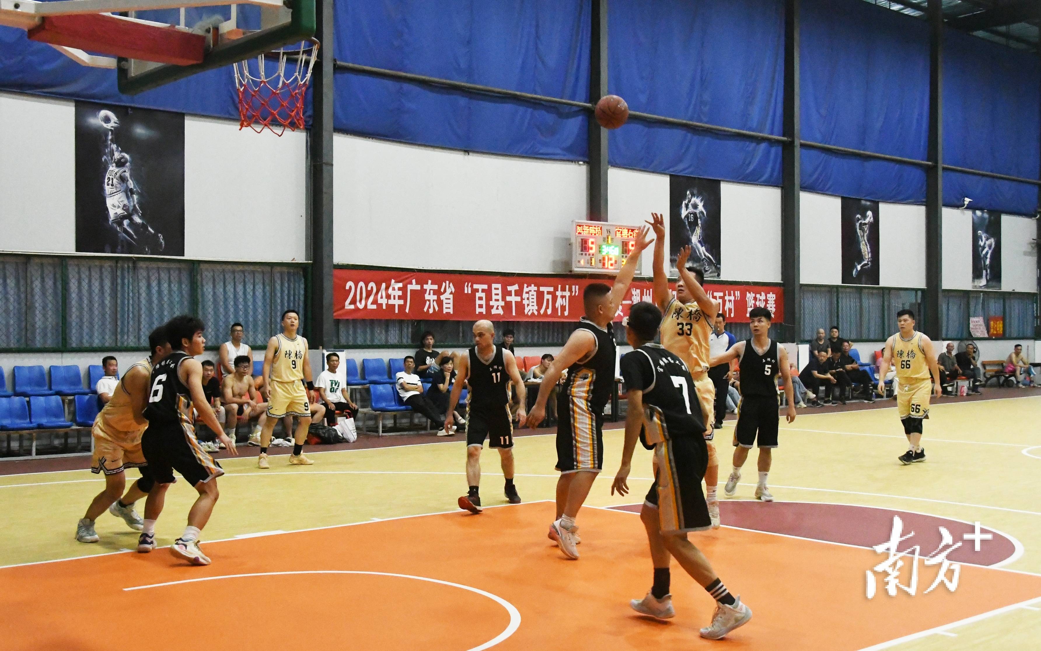 长期积压的篮球比赛正式展开,引发球迷狂热 长期积压的篮球比赛正式展开,引发球迷狂热