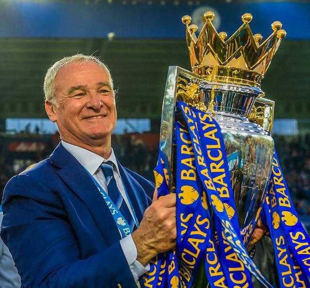 罗马球迷集体抗议裁判判罚,要求公平对待 罗马球迷集体抗议裁判判罚,要求公平对待