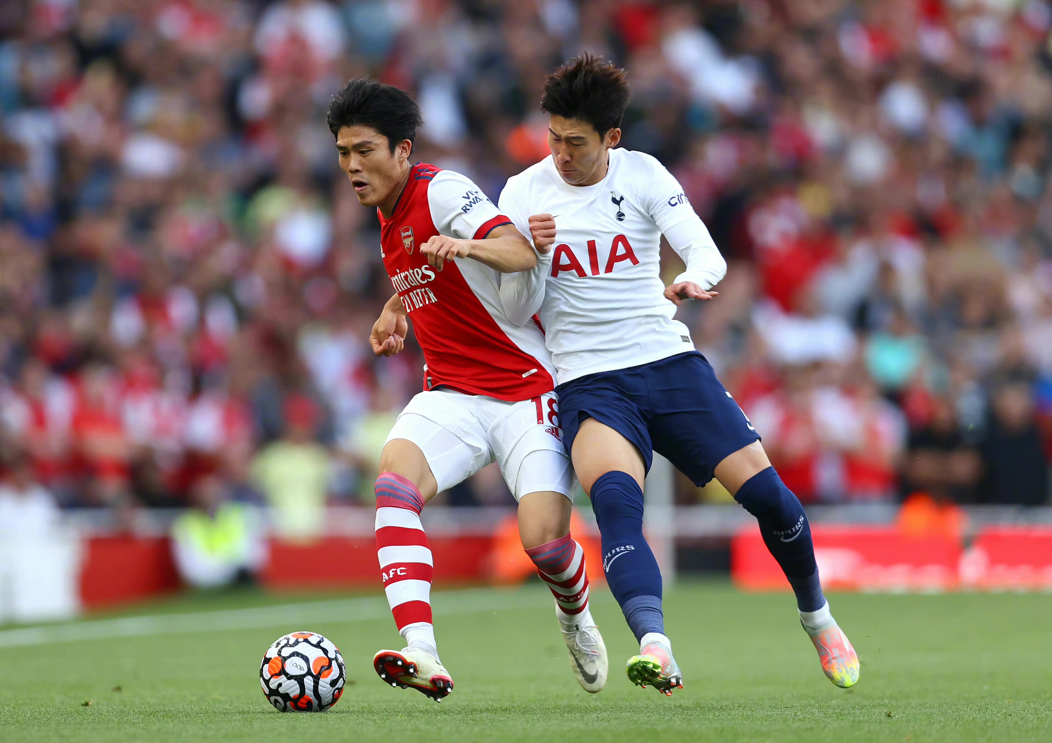 富力队在比赛中展现出侵略性进攻,迅速取得优势 富力队在比赛中展现出侵略性进攻,迅速取得优势