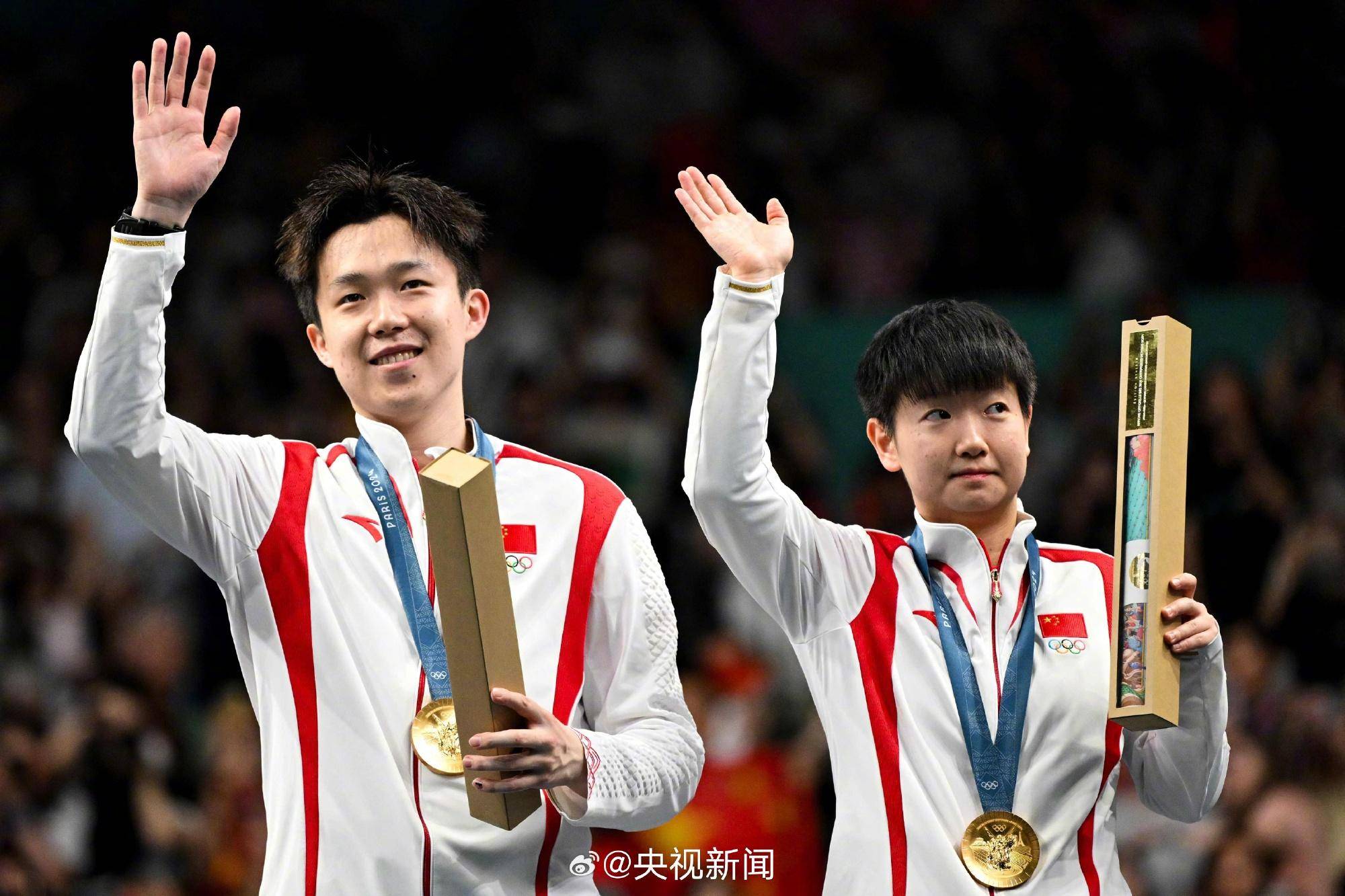 毛里求斯拳击选手拼尽全力，夺得金牌