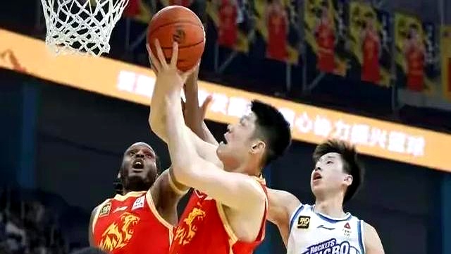 江苏男篮开启逆袭模式，全队协力打击