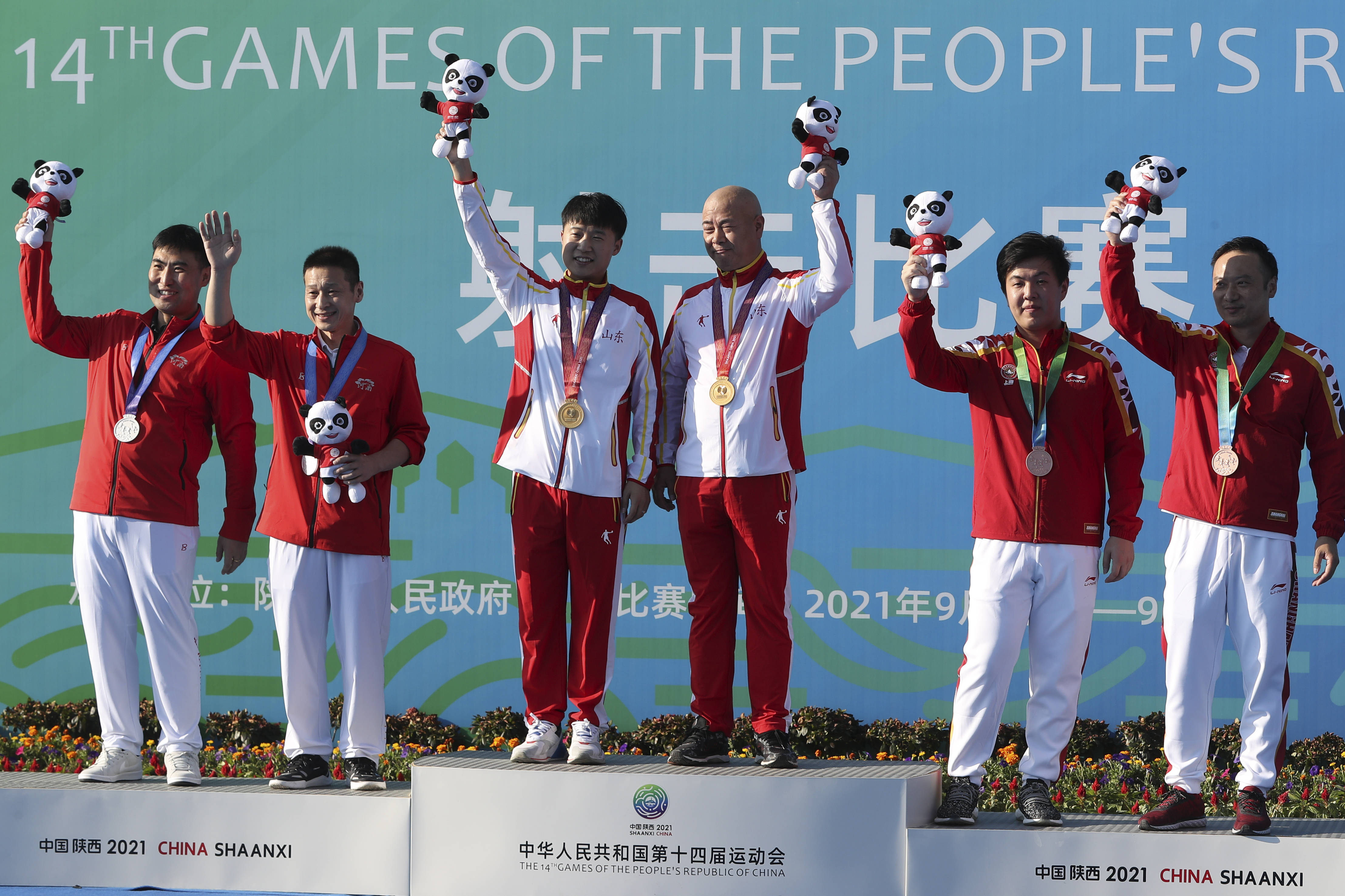 射击项目竞争极为激烈,英国选手夺冠乐开花 射击项目竞争极为激烈,英国选手夺冠乐开花