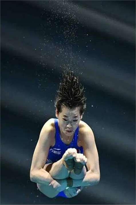 悟空体育官网-跳水女子十米台决赛惊险一幕，中国选手高难度动作稳定夺冠！