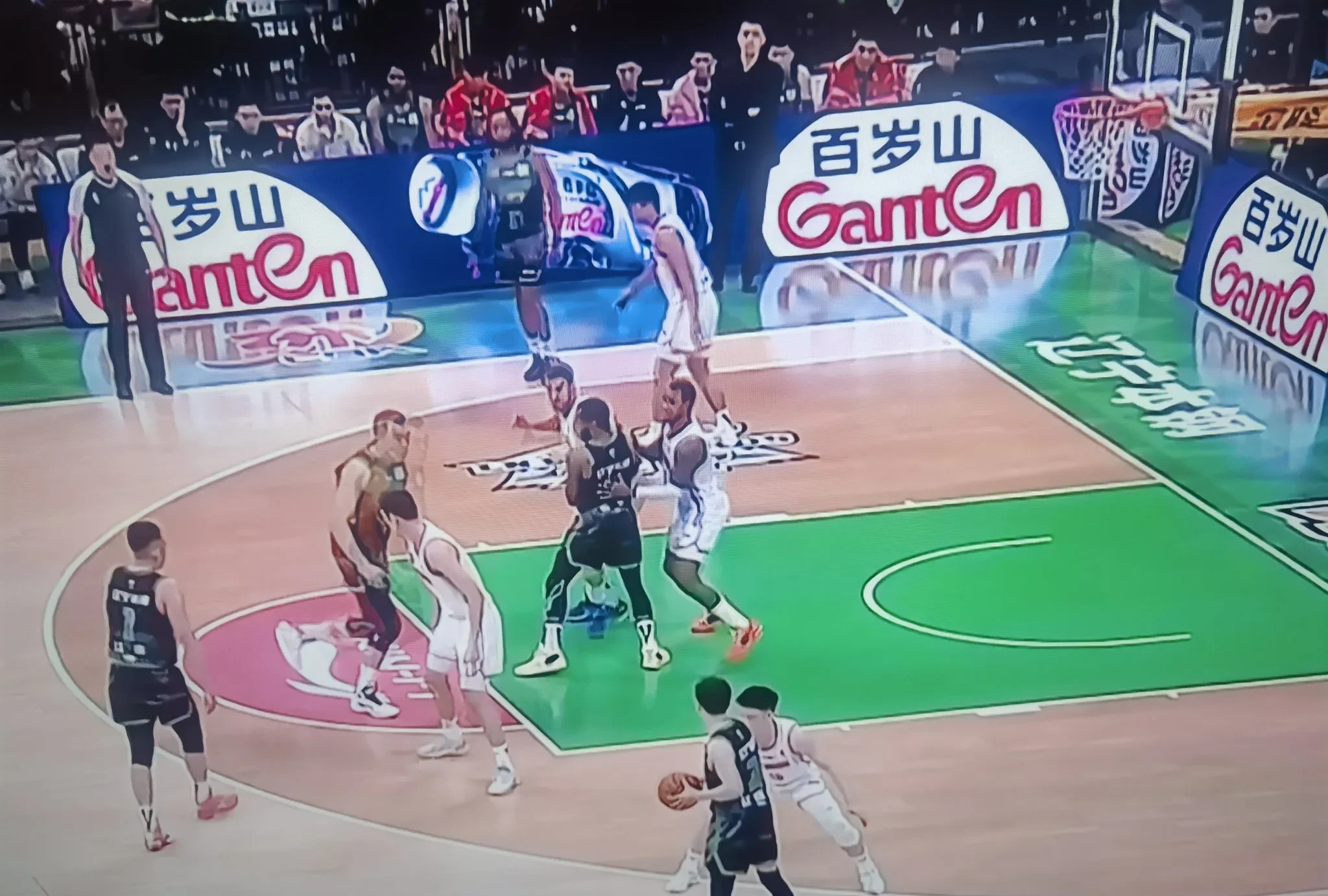 酒泉男篮对手实力坚挺,险胜 酒泉男篮对手实力坚挺,险胜