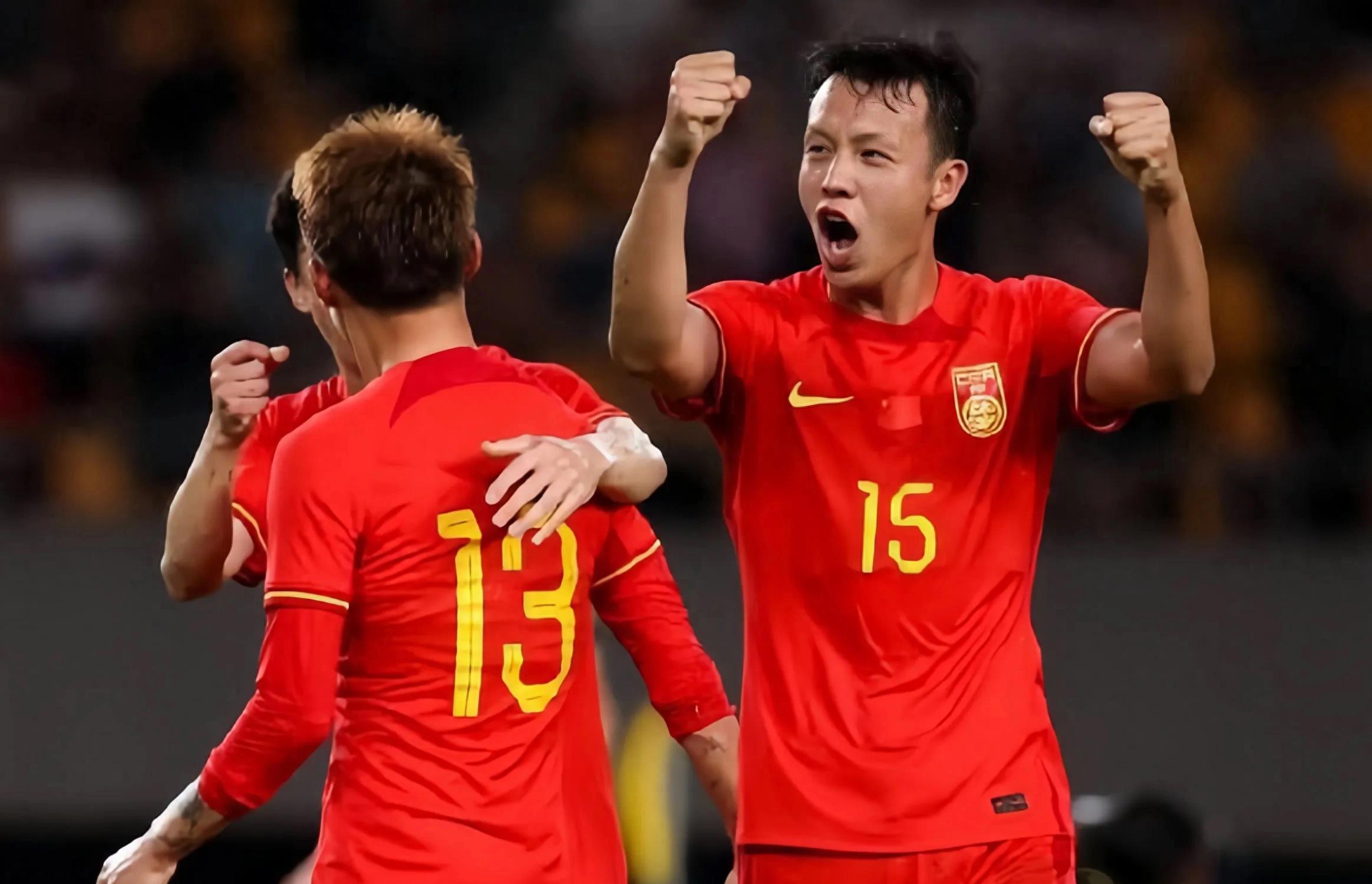 欢乐时刻:中国足球队在比赛中喜迎胜利 欢乐时刻:中国足球队在比赛中喜迎胜利